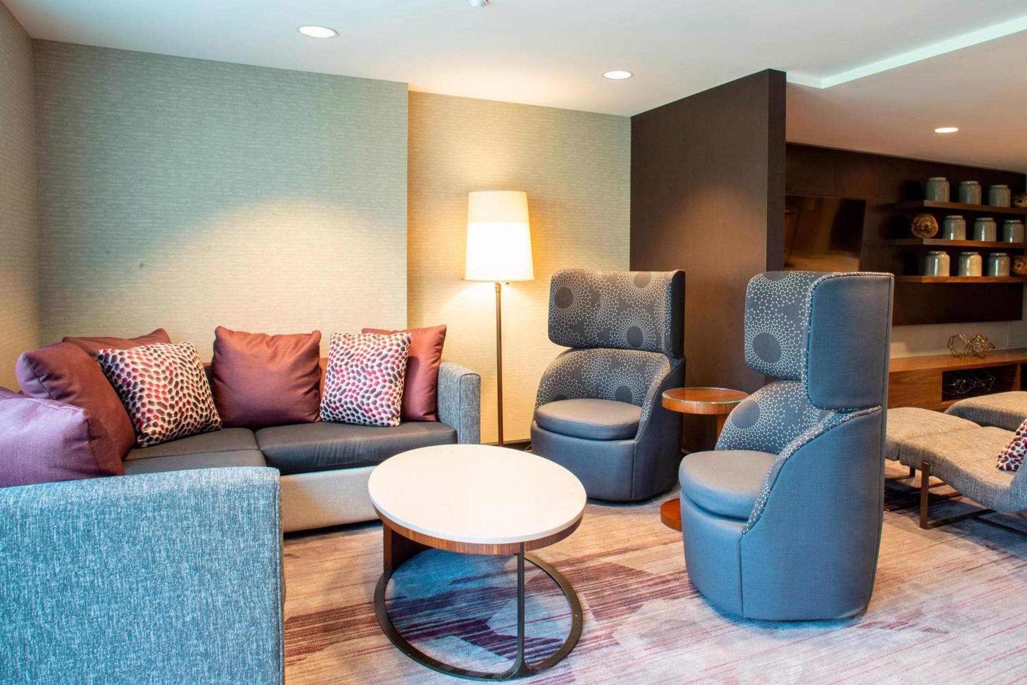Courtyard By Marriott New York Queens/Fresh Meadows Exterior photo